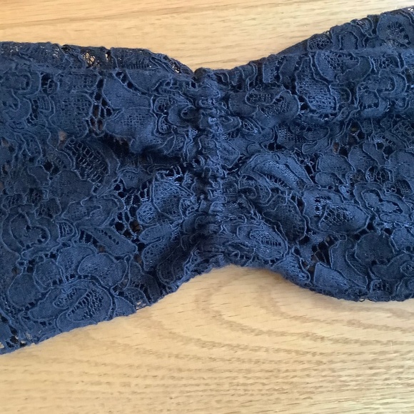 Women’s black elastic lace top - Picture 7 of 8